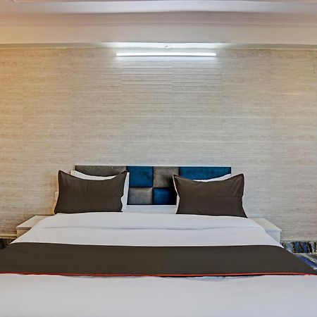 Umen Hotel Nearest Sector 66 Нойда Экстерьер фото