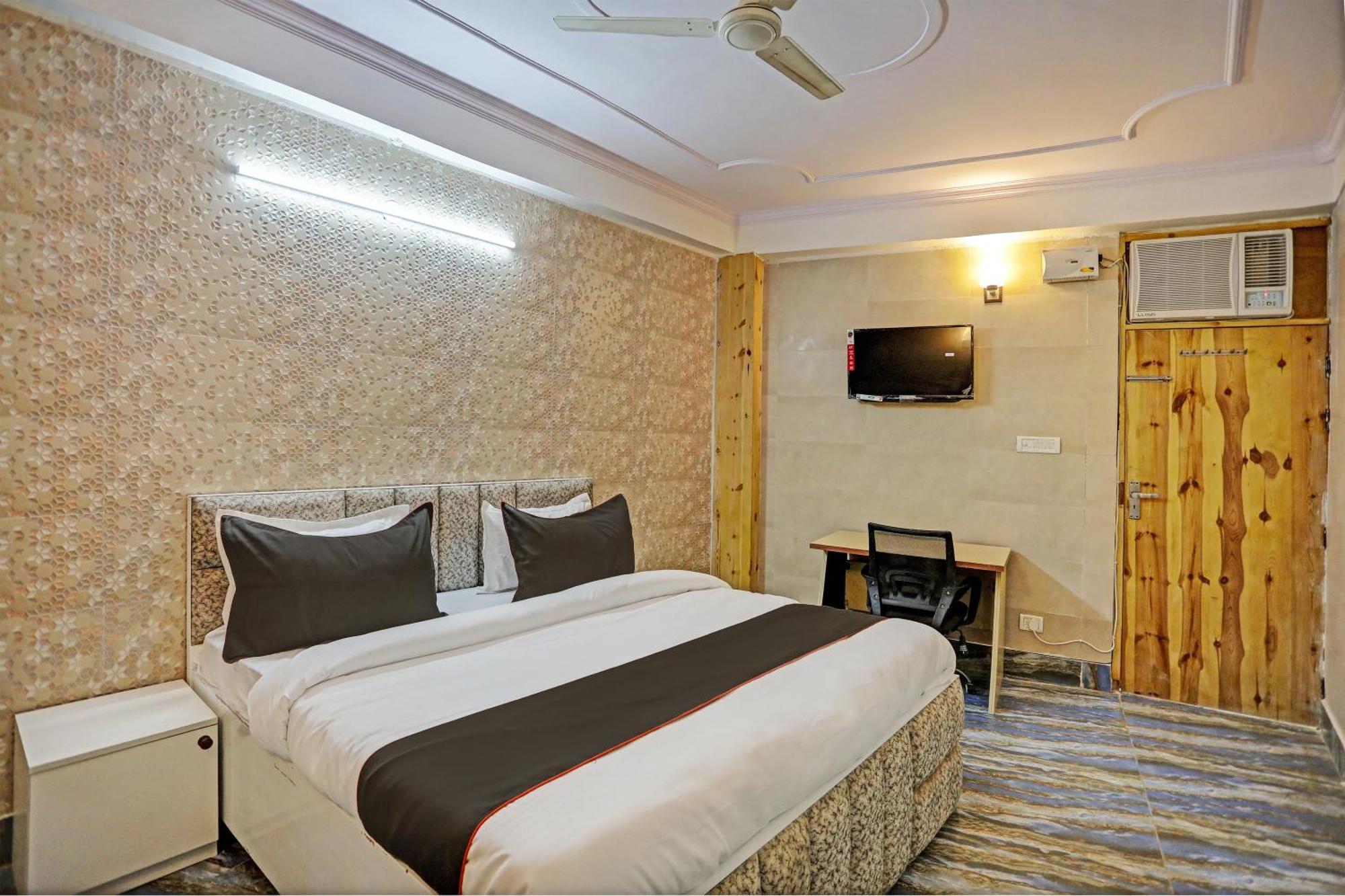 Umen Hotel Nearest Sector 66 Нойда Экстерьер фото