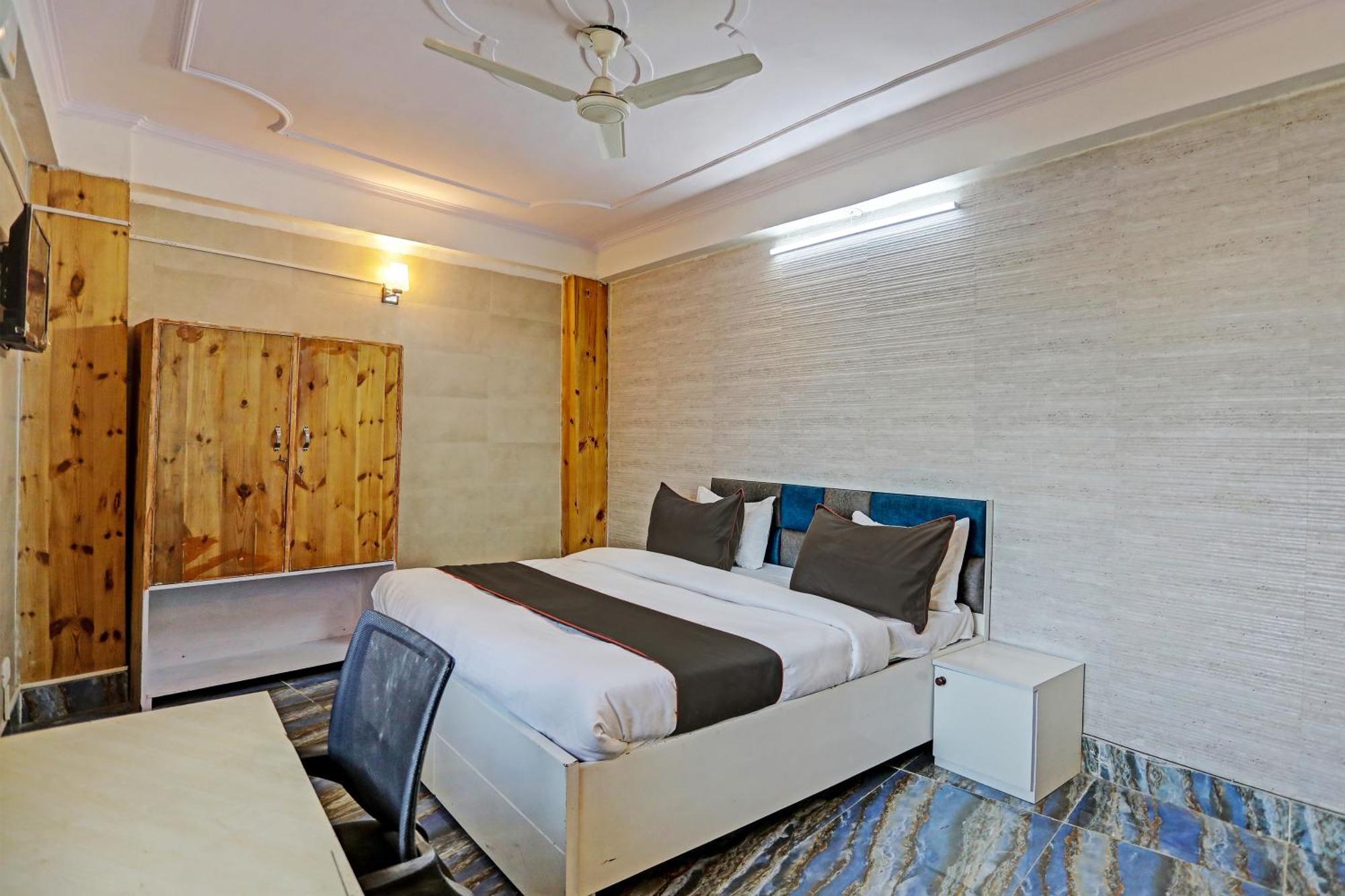 Umen Hotel Nearest Sector 66 Нойда Экстерьер фото