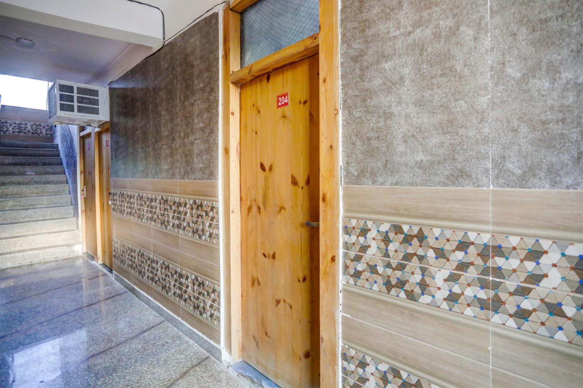 Umen Hotel Nearest Sector 66 Нойда Экстерьер фото