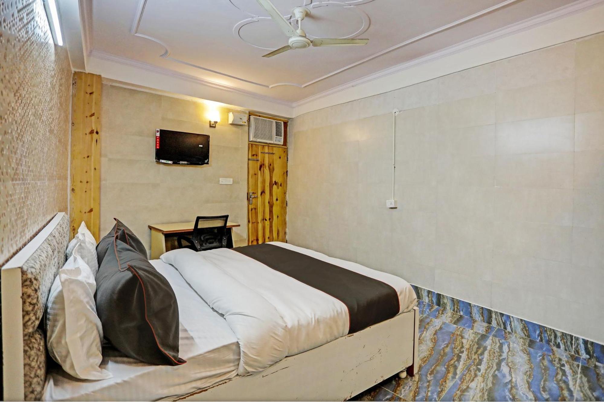 Umen Hotel Nearest Sector 66 Нойда Экстерьер фото