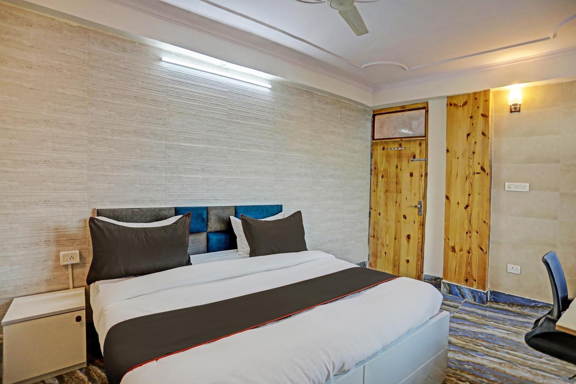 Umen Hotel Nearest Sector 66 Нойда Экстерьер фото
