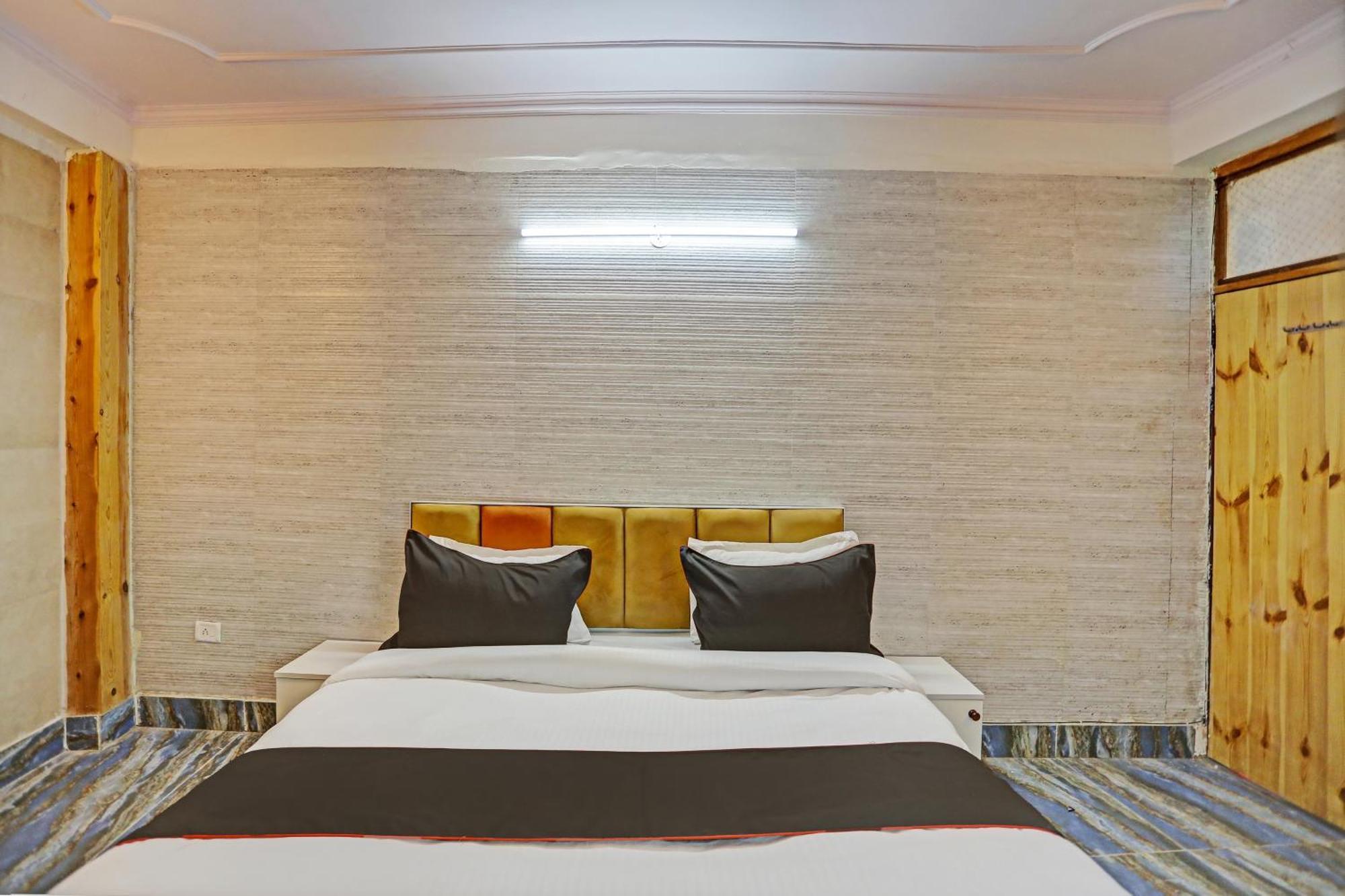 Umen Hotel Nearest Sector 66 Нойда Экстерьер фото