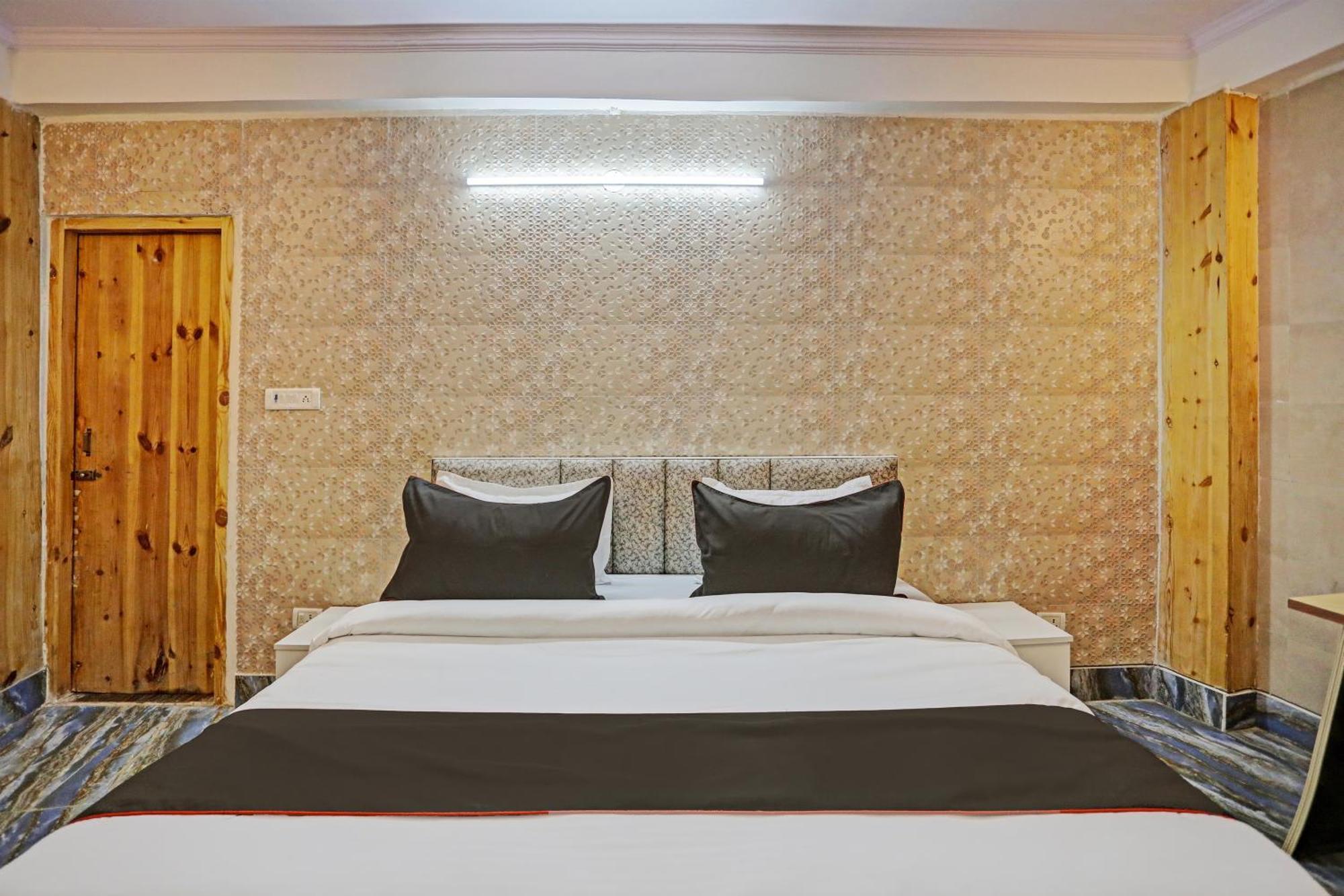 Umen Hotel Nearest Sector 66 Нойда Экстерьер фото