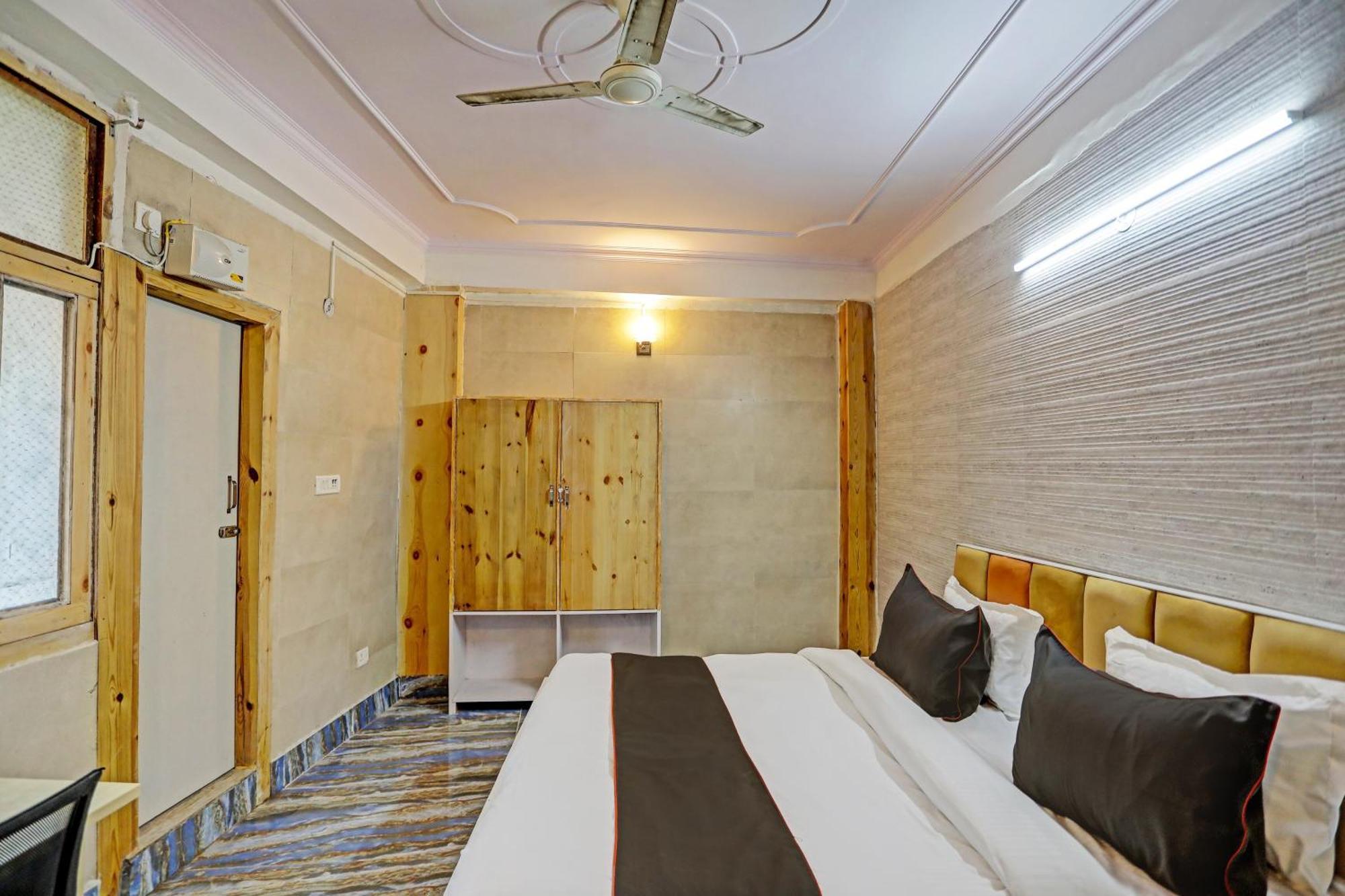 Umen Hotel Nearest Sector 66 Нойда Экстерьер фото