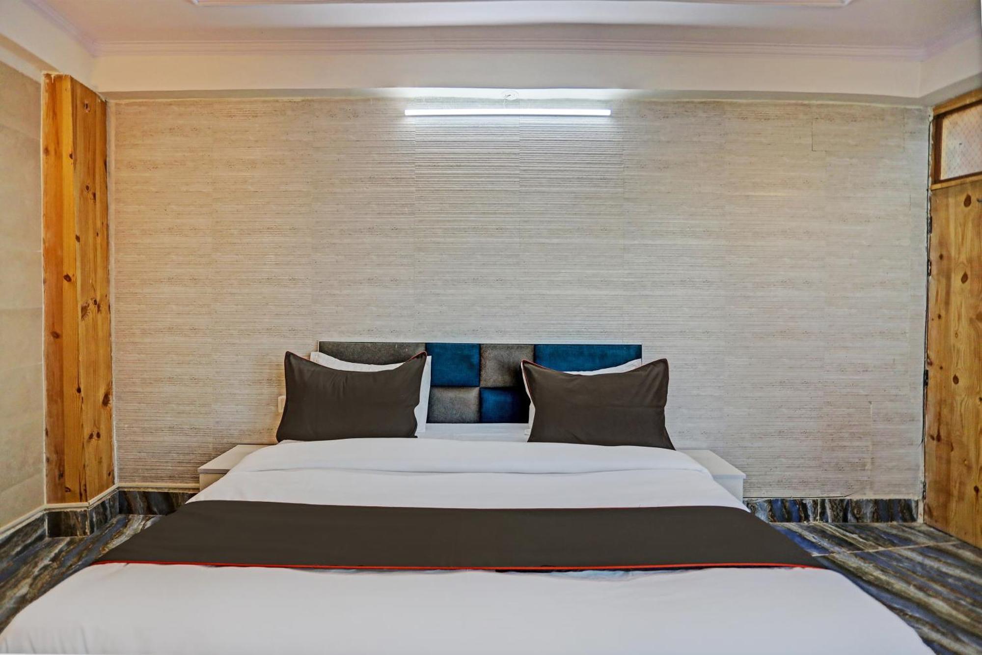 Umen Hotel Nearest Sector 66 Нойда Экстерьер фото